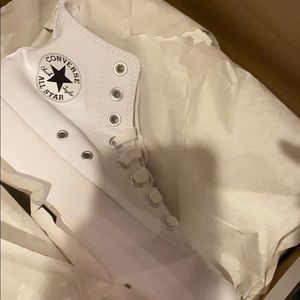 Women’s White Lugged Converse Sz 9